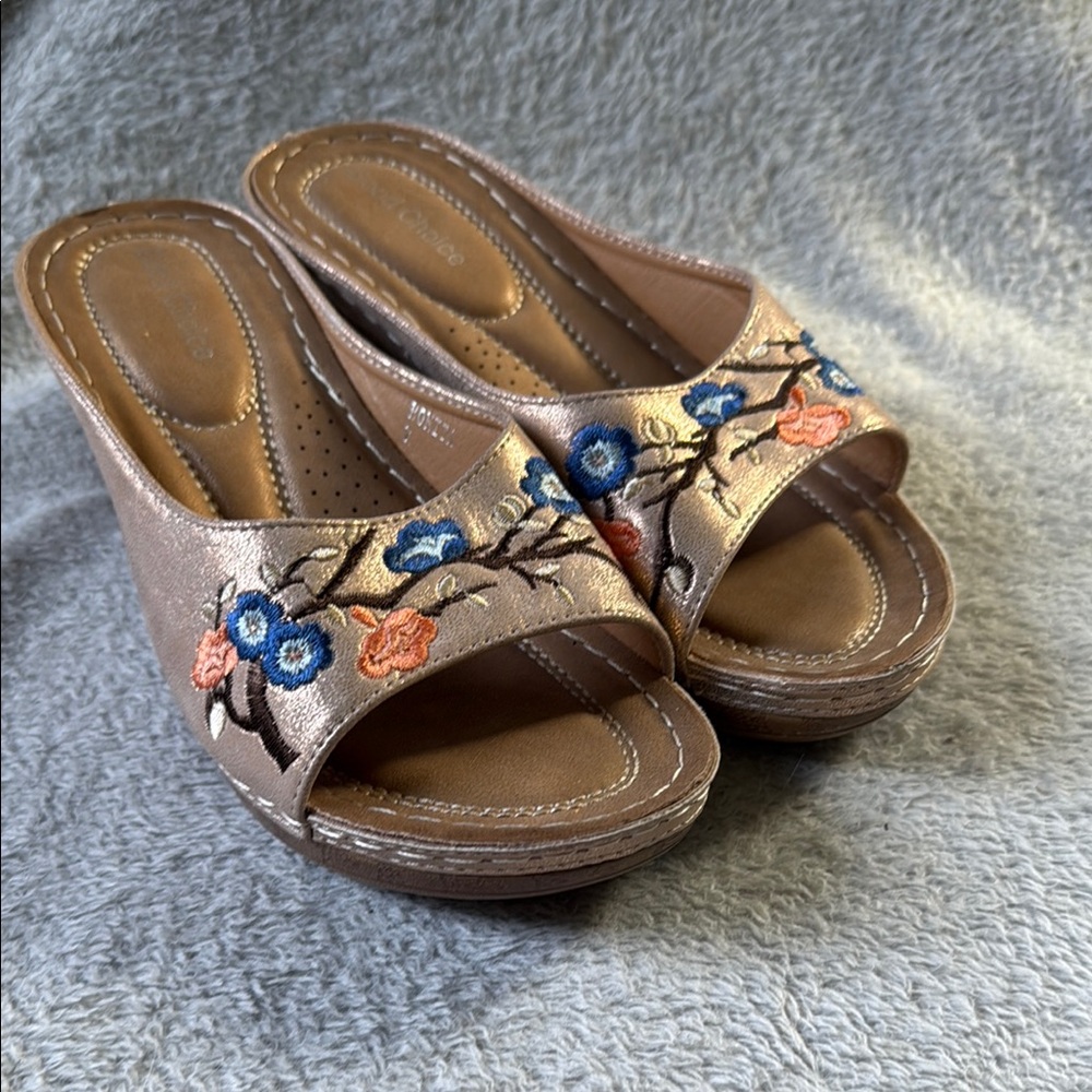 Elegant Floral Embroidered Mules